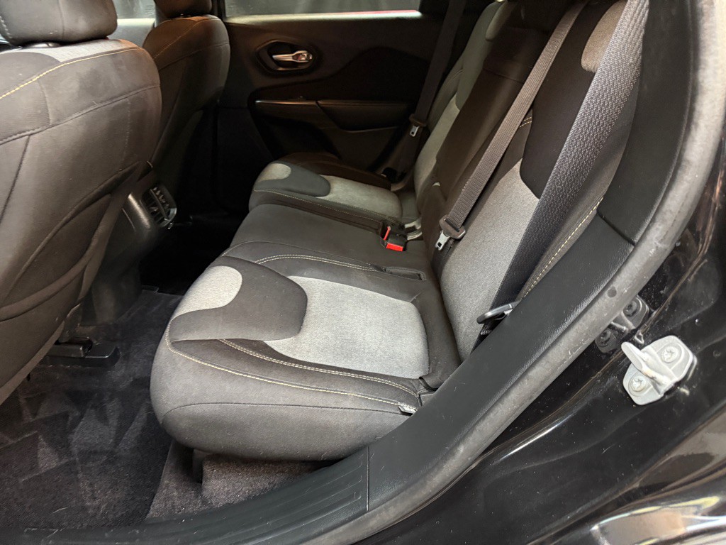 2016 Jeep Cherokee Image 12