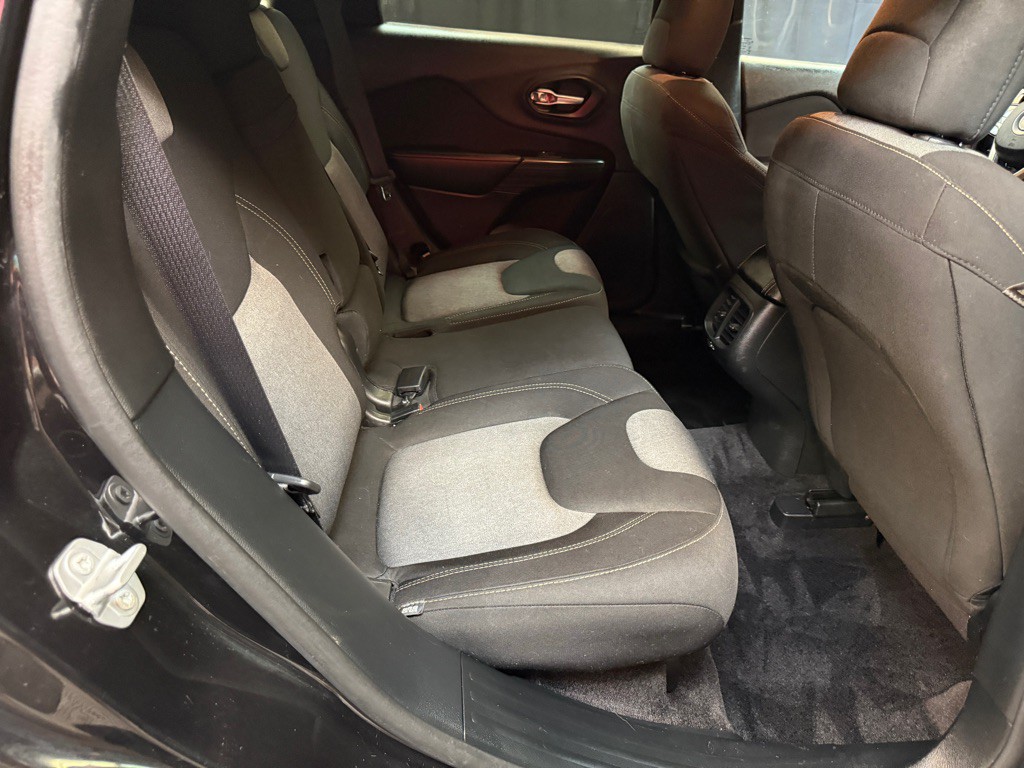 2016 Jeep Cherokee Image 15