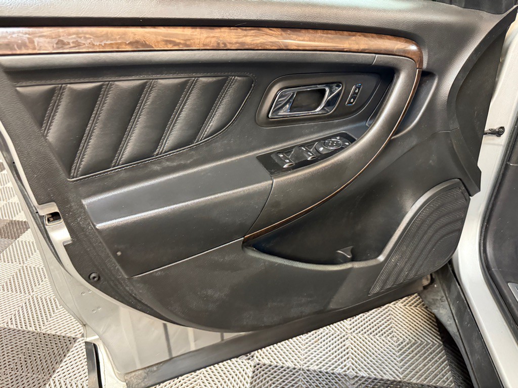 2014 Ford Taurus Image 14