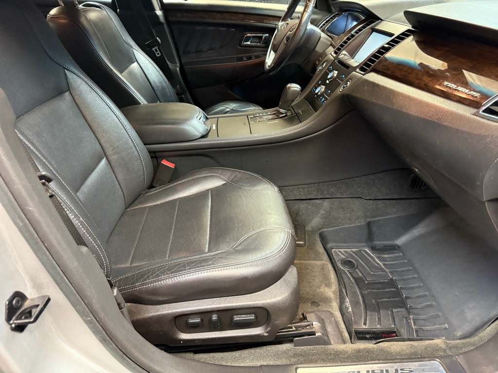 2014 Ford Taurus Image 17