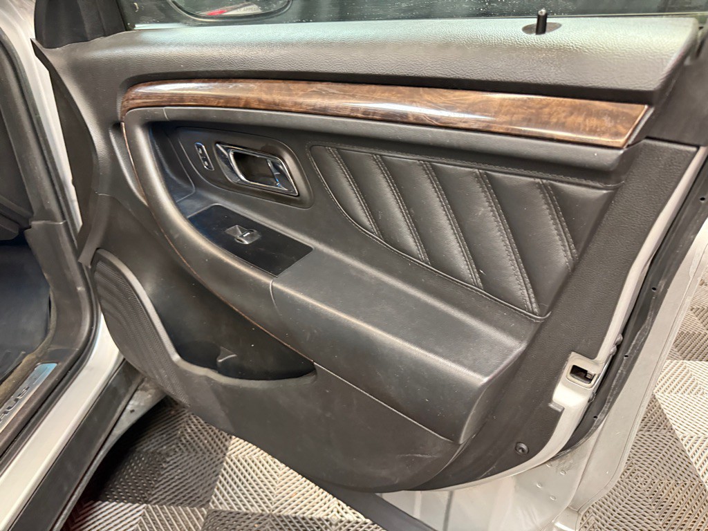2014 Ford Taurus Image 18