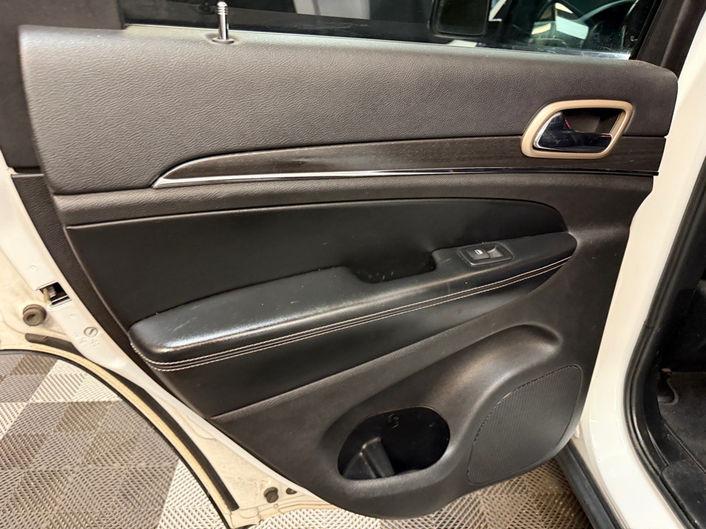2015 Jeep Grand Cherokee Image 16