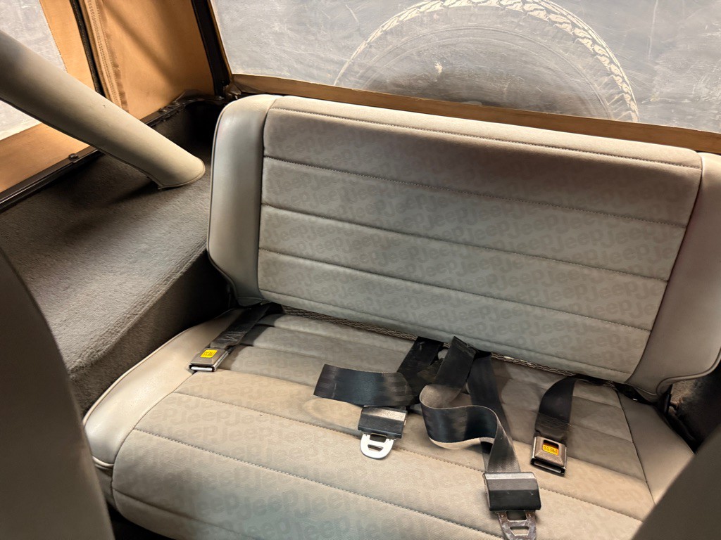 1991 Jeep Wrangler Image 12