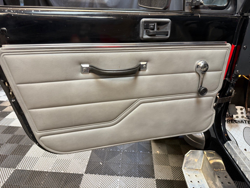 1991 Jeep Wrangler Image 13