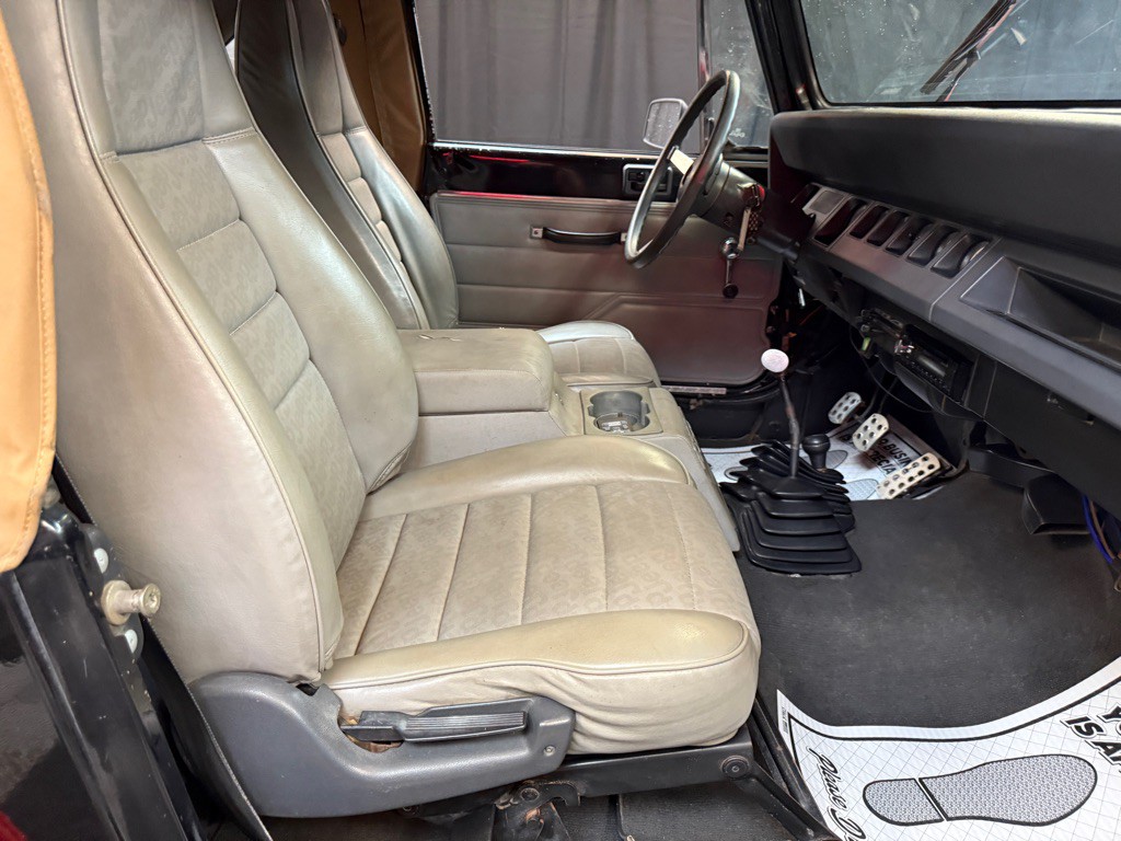 1991 Jeep Wrangler Image 16