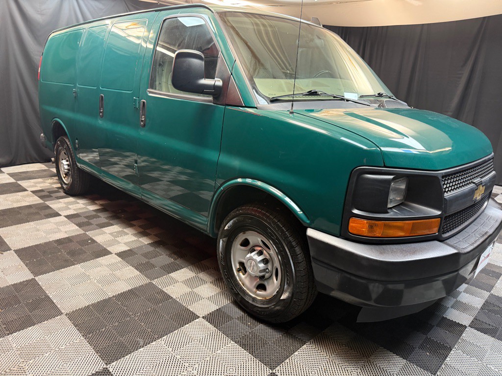 2017 Chevrolet Express Image 4