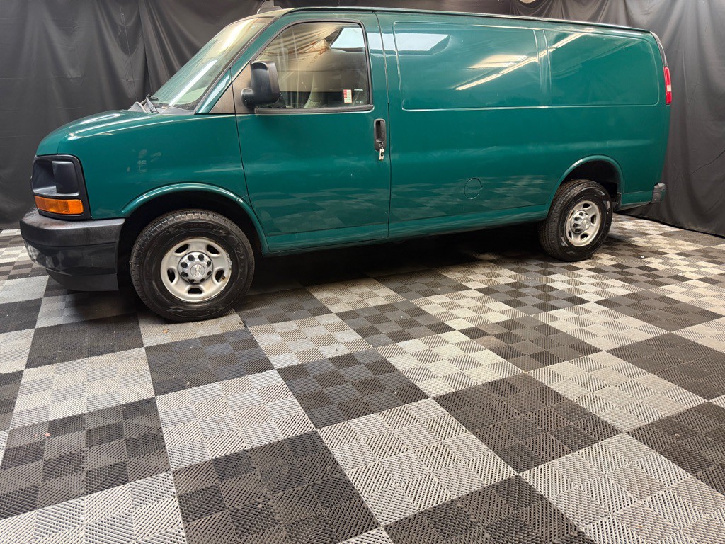 2017 Chevrolet Express Image 5