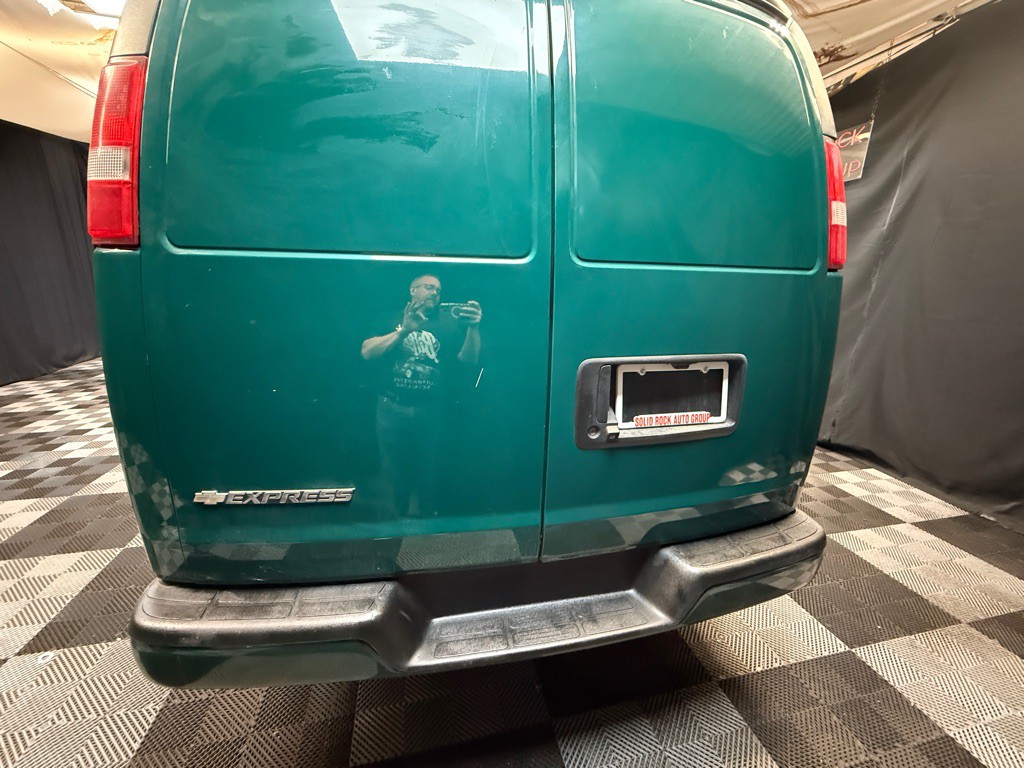 2017 Chevrolet Express Image 6