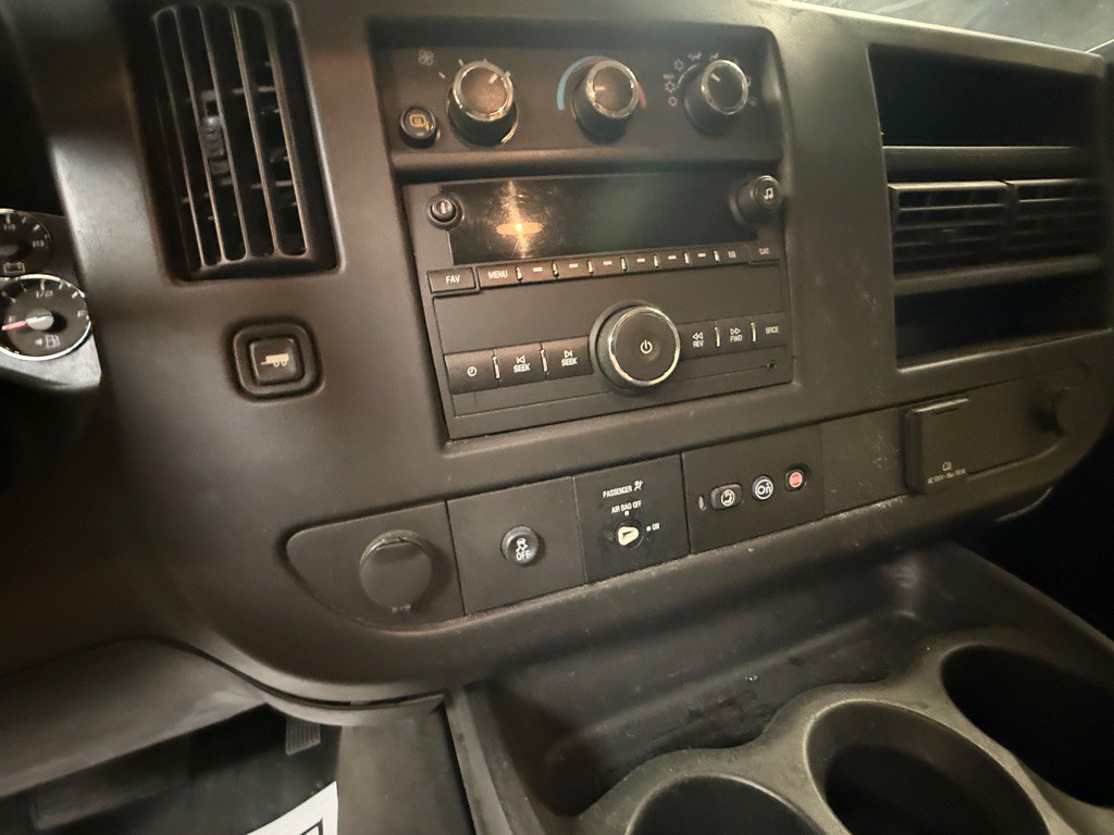 2017 Chevrolet Express Image 9
