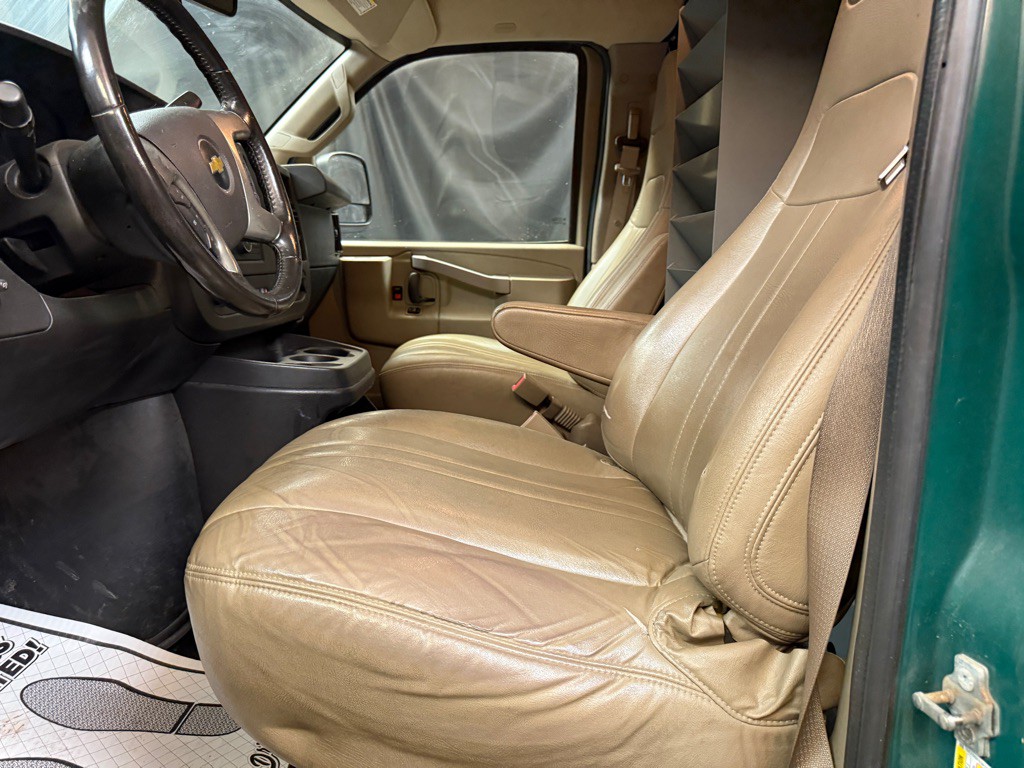 2017 Chevrolet Express Image 10