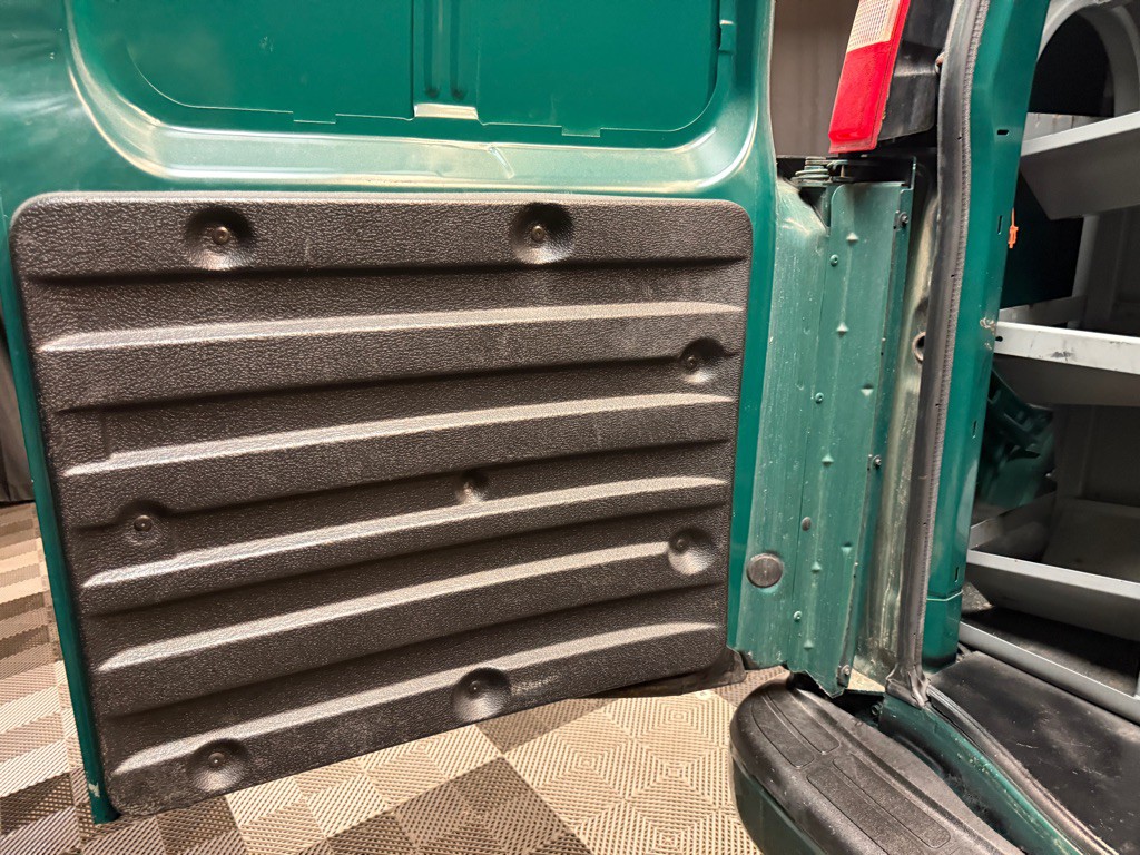 2017 Chevrolet Express Image 13