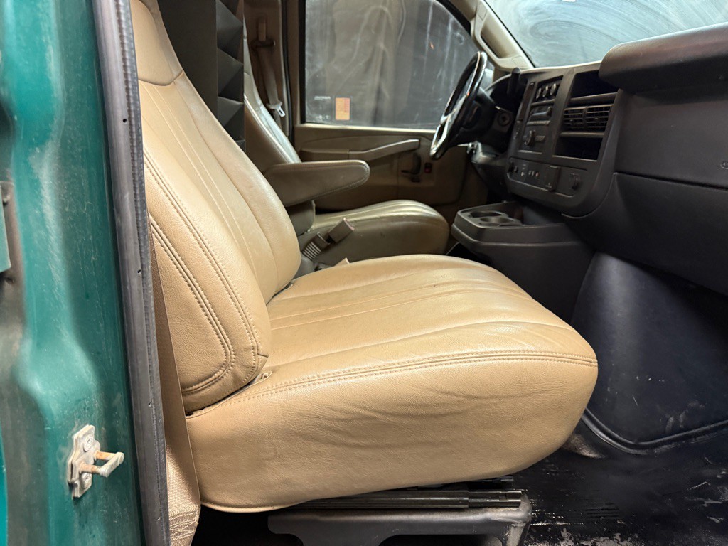 2017 Chevrolet Express Image 15