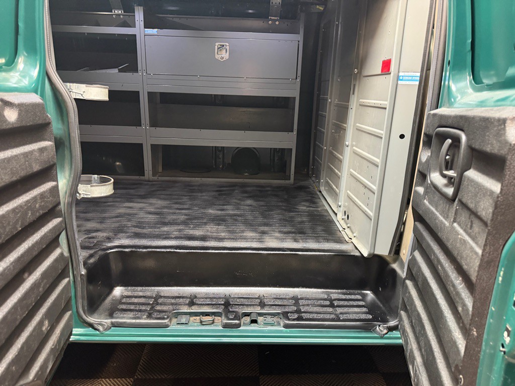 2017 Chevrolet Express Image 17