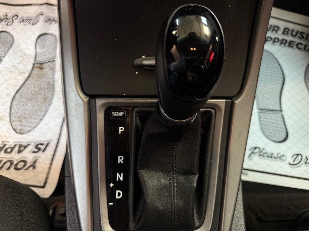 2016 Hyundai Elantra Image 8