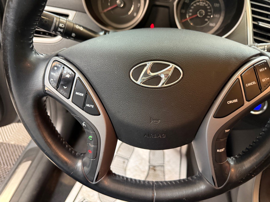 2016 Hyundai Elantra Image 11