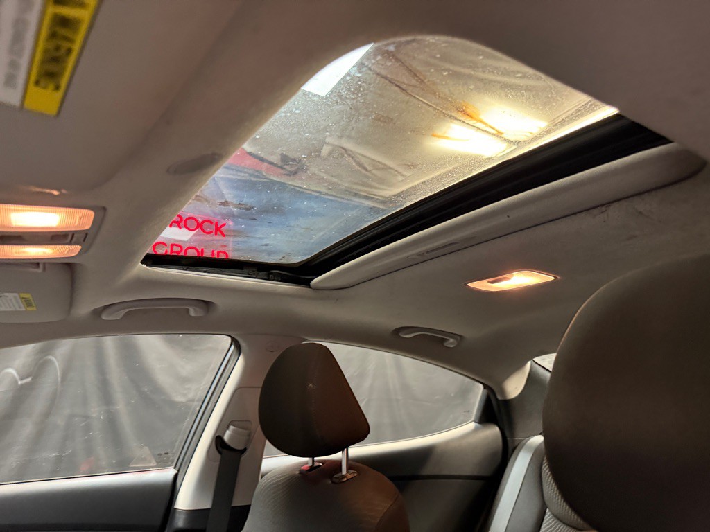 2016 Hyundai Elantra Image 12