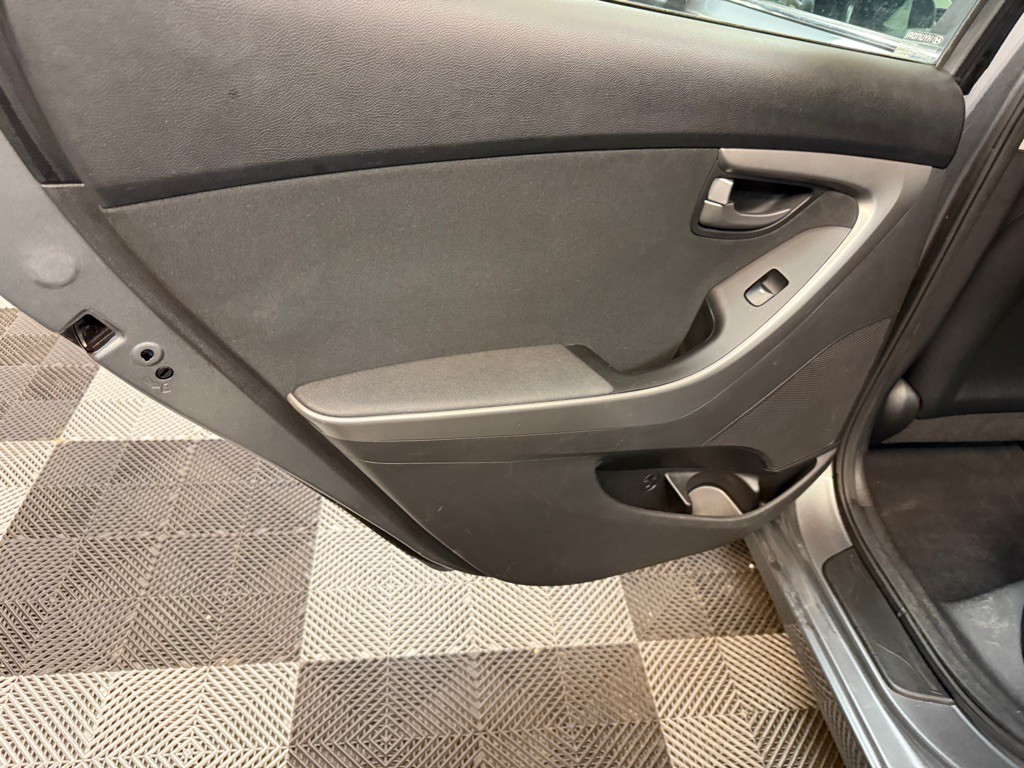 2016 Hyundai Elantra Image 15