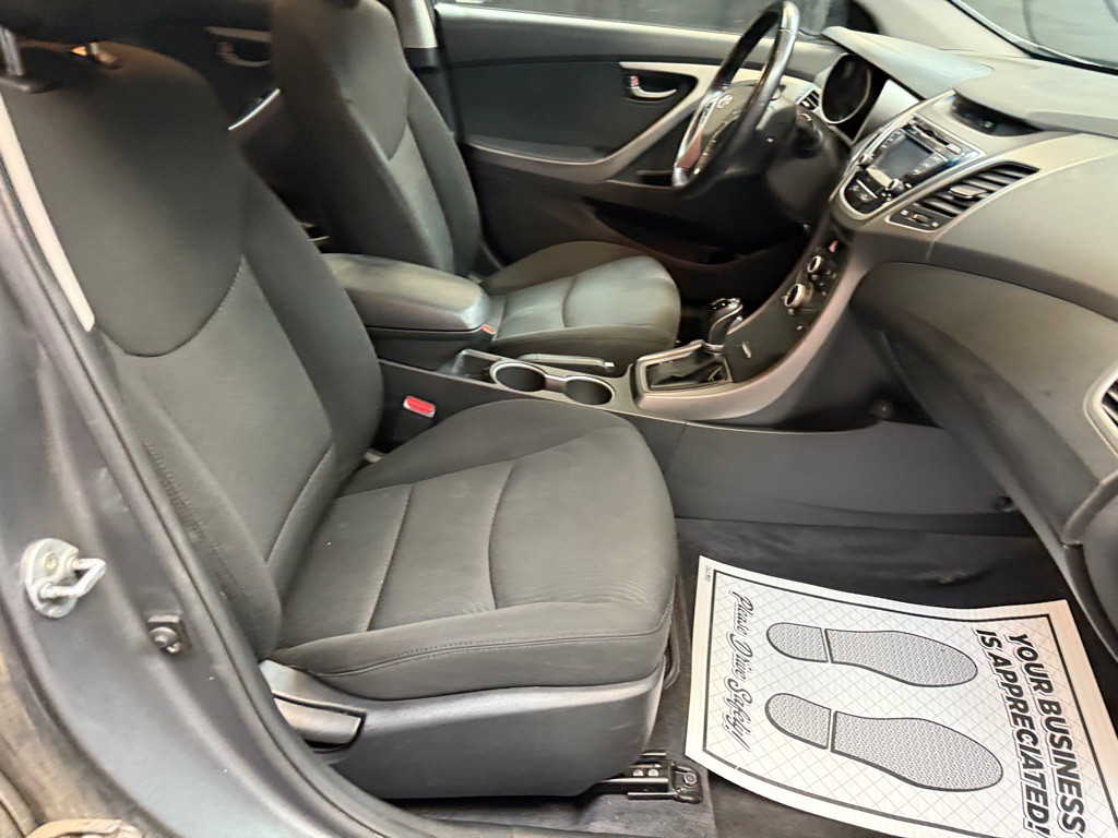 2016 Hyundai Elantra Image 16