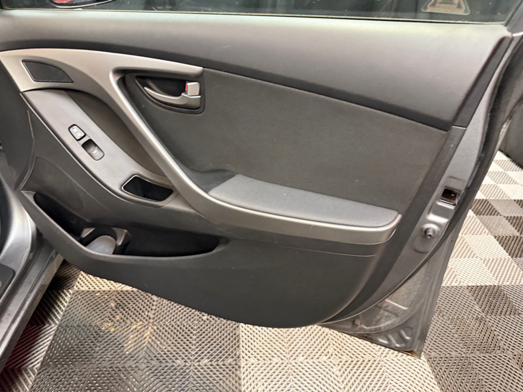 2016 Hyundai Elantra Image 17