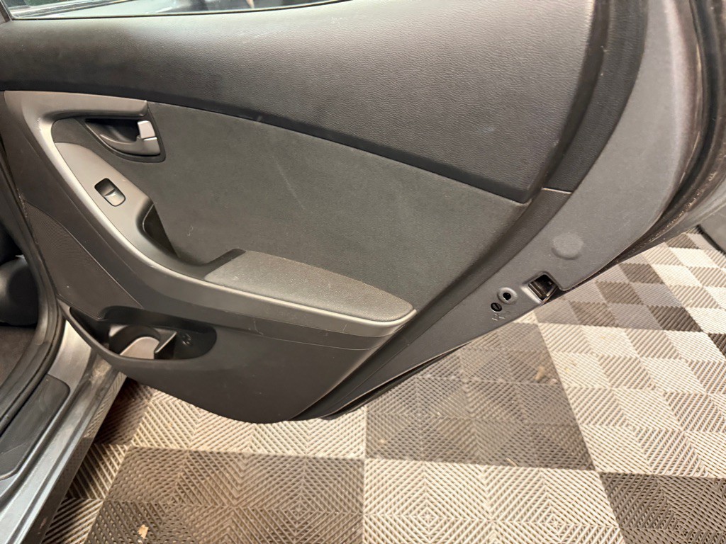 2016 Hyundai Elantra Image 19