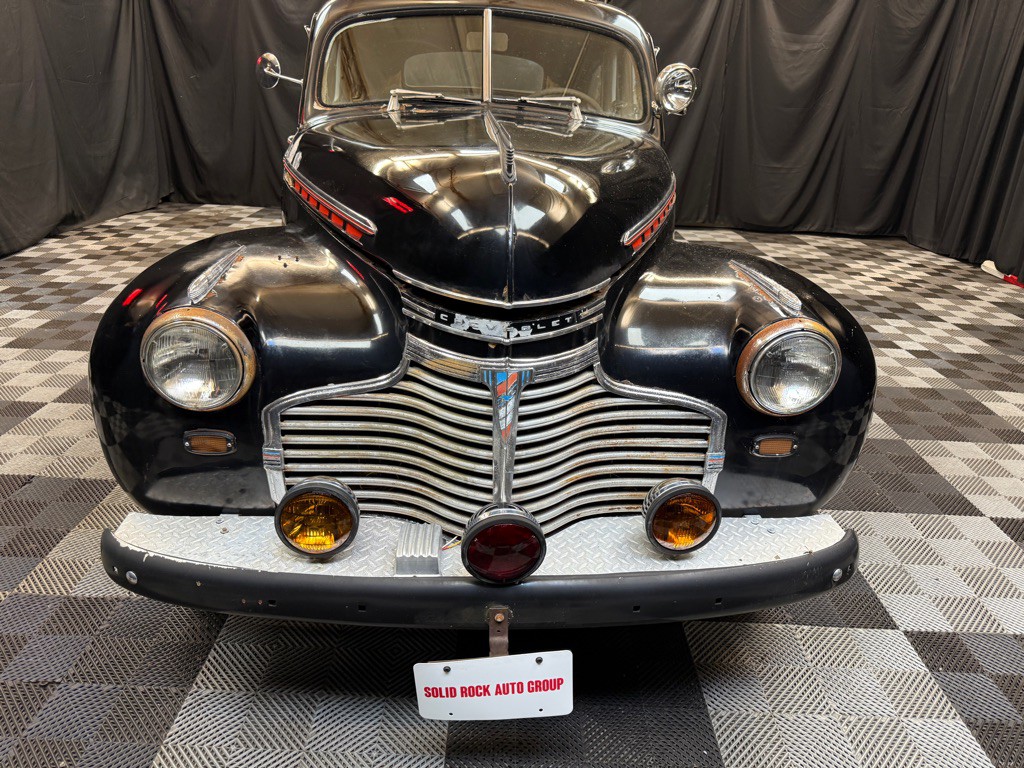 1941 Chevrolet Deluxe Image 2