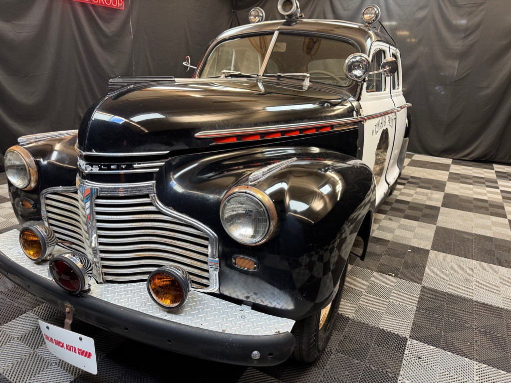 1941 Chevrolet Deluxe Image 3