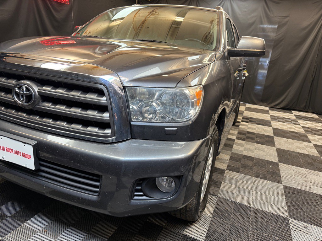 2016 Toyota Sequoia Image 3