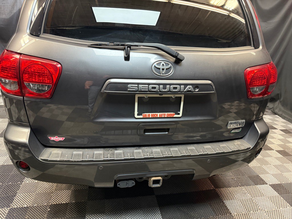 2016 Toyota Sequoia Image 6