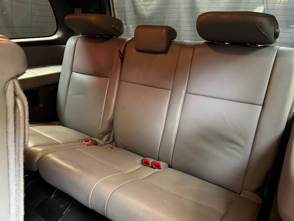2016 Toyota Sequoia Image 17