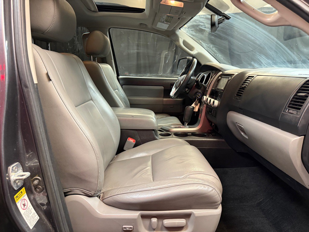2016 Toyota Sequoia Image 22