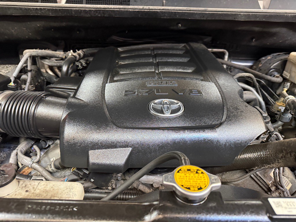 2016 Toyota Sequoia Image 27