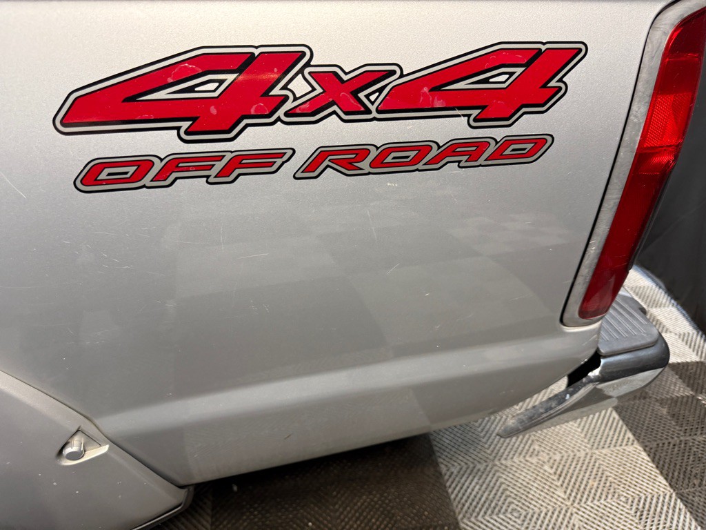 2004 Nissan Frontier Image 8
