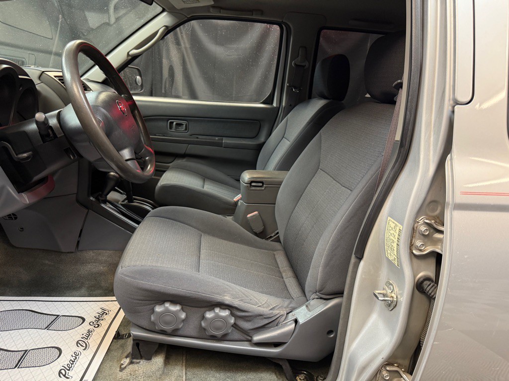 2004 Nissan Frontier Image 11