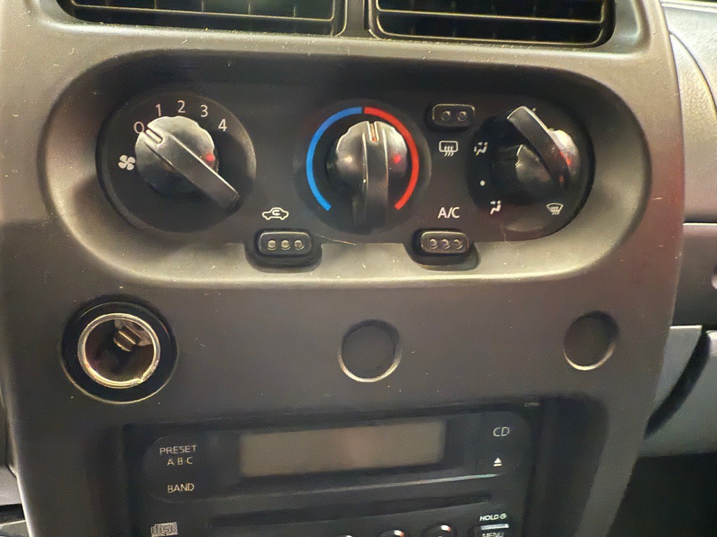 2004 Nissan Frontier Image 15