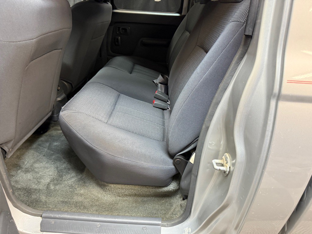 2004 Nissan Frontier Image 19