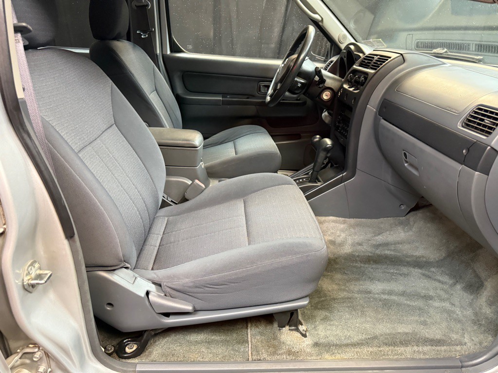 2004 Nissan Frontier Image 21