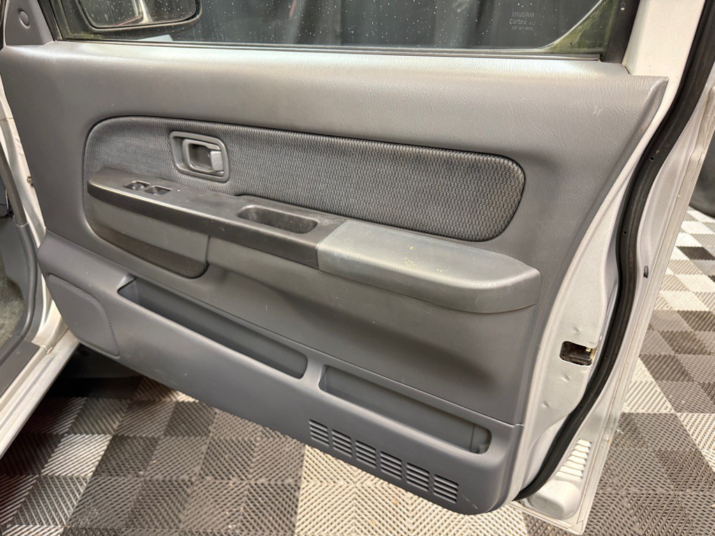 2004 Nissan Frontier Image 22