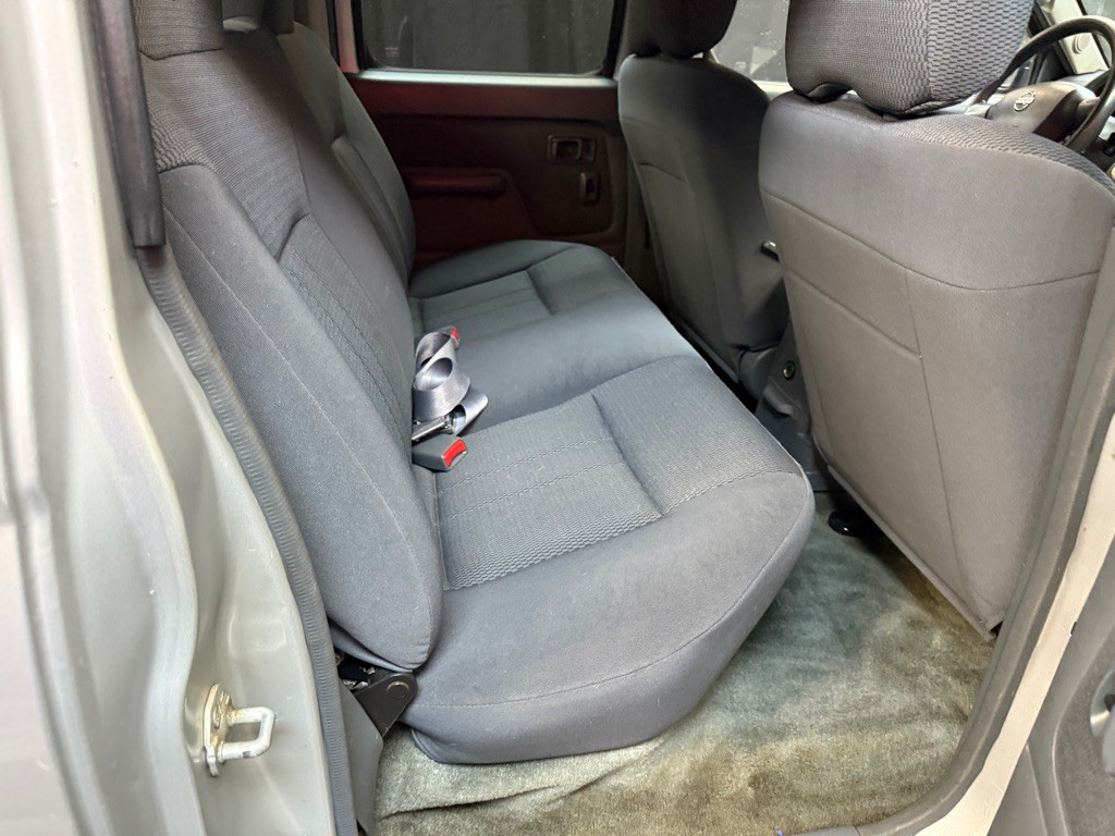 2004 Nissan Frontier Image 23