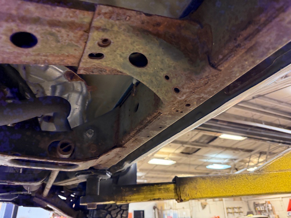 2004 Nissan Frontier Image 28