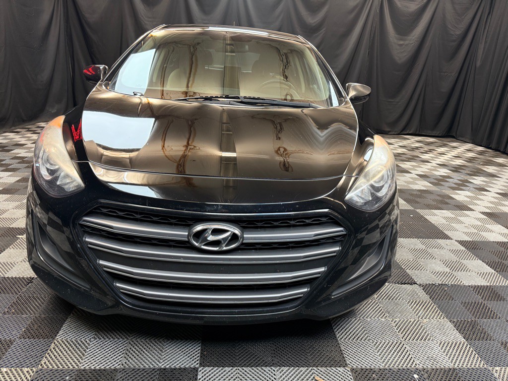 2016 Hyundai Elantra Image 2