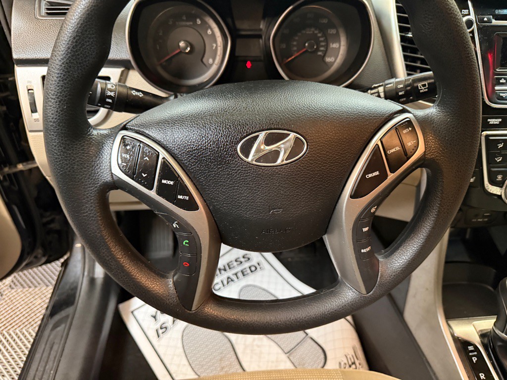 2016 Hyundai Elantra Image 12