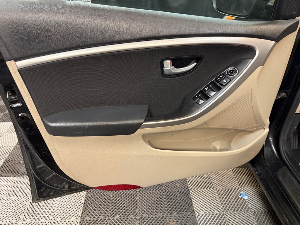 2016 Hyundai Elantra Image 13