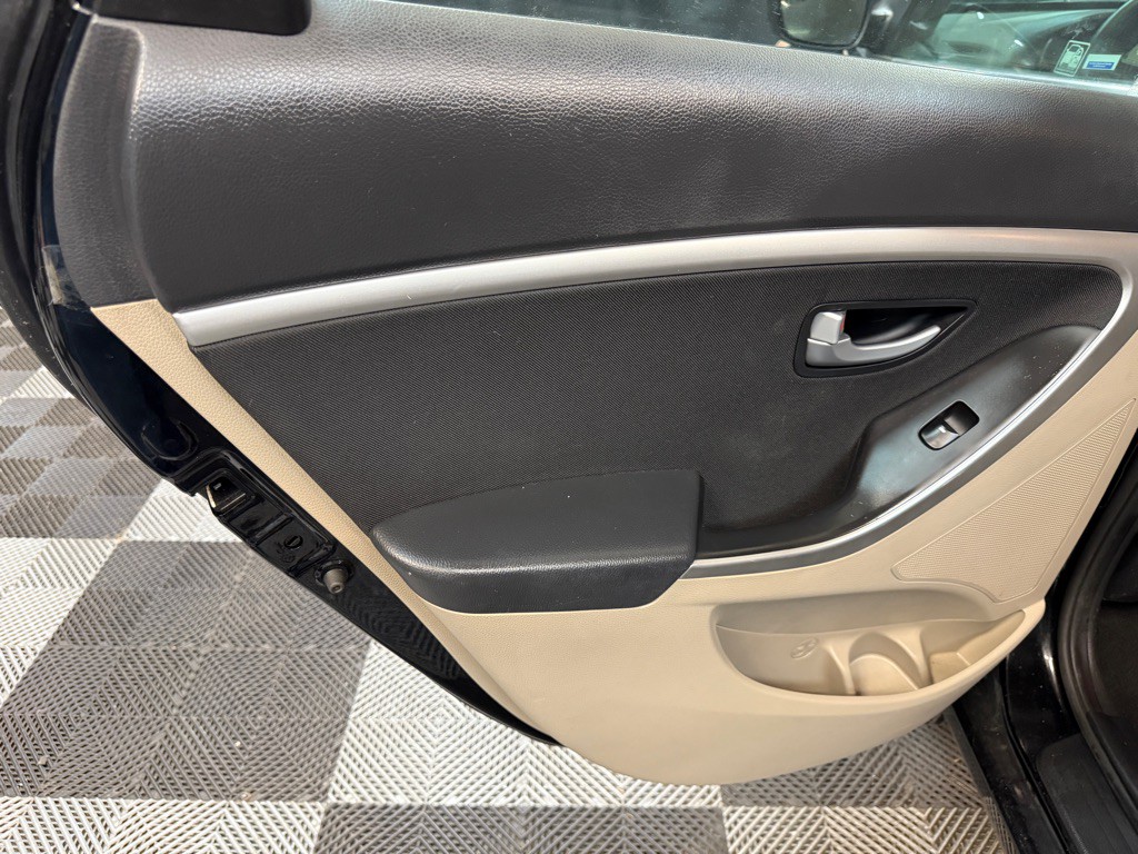 2016 Hyundai Elantra Image 15