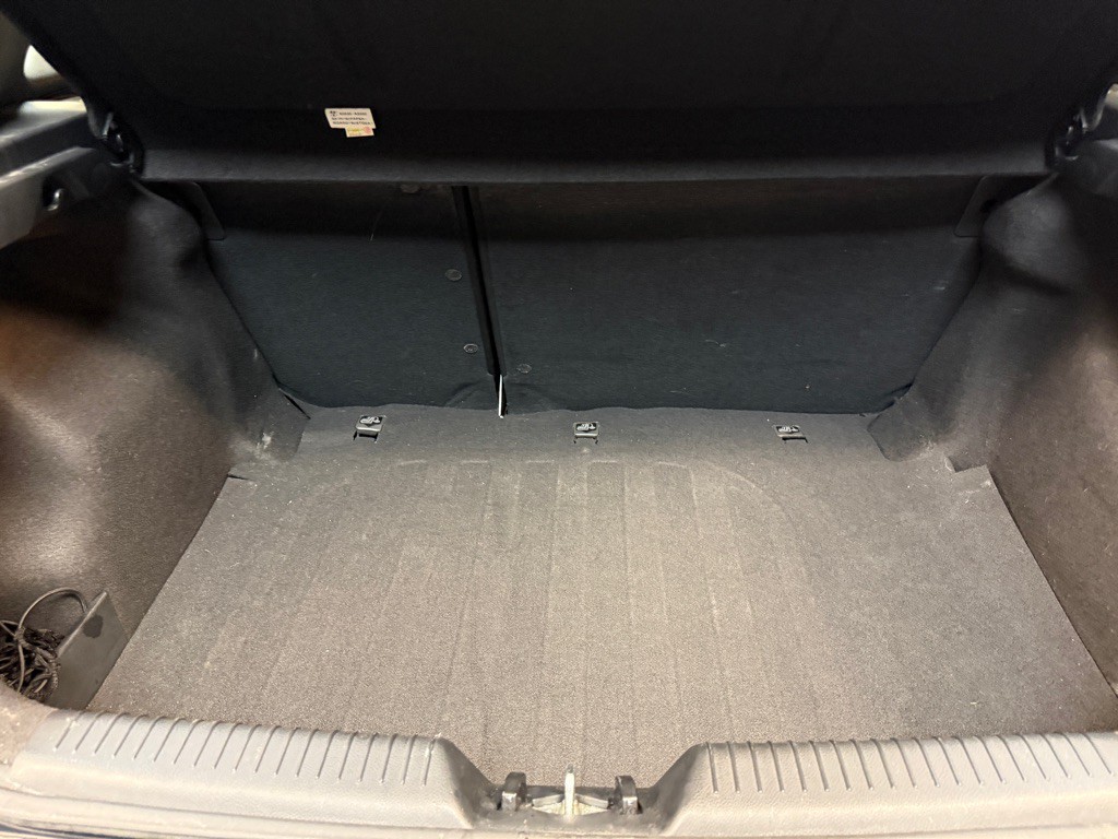 2016 Hyundai Elantra Image 16