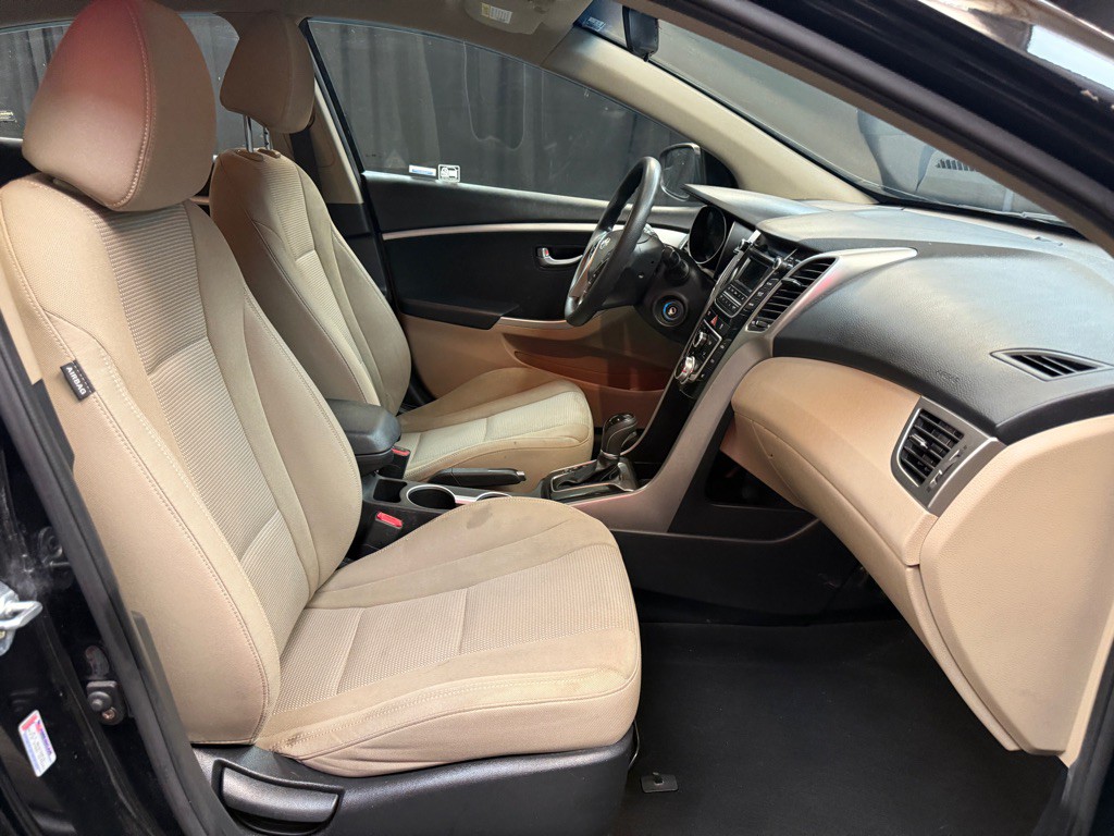2016 Hyundai Elantra Image 17