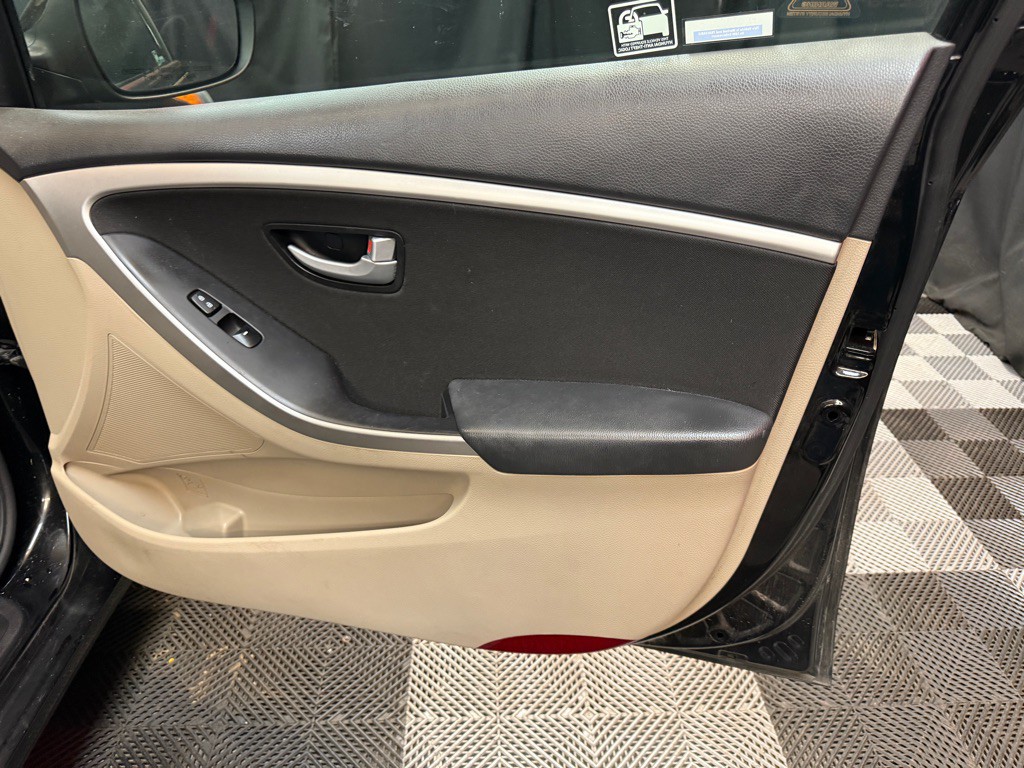 2016 Hyundai Elantra Image 18