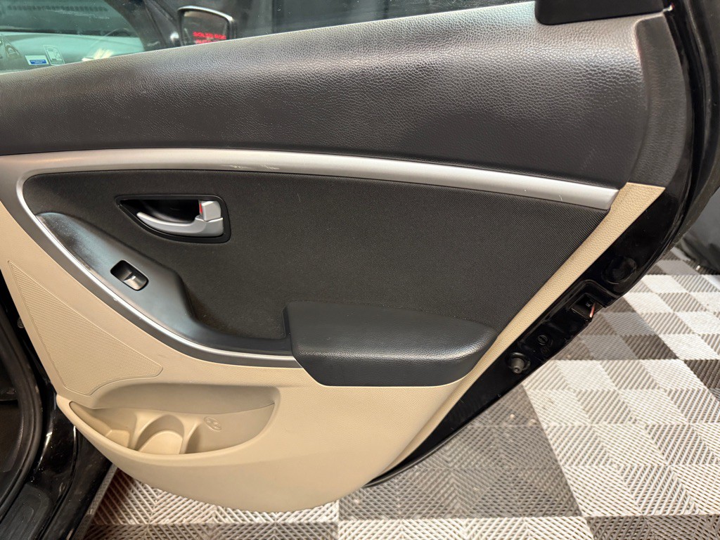 2016 Hyundai Elantra Image 20