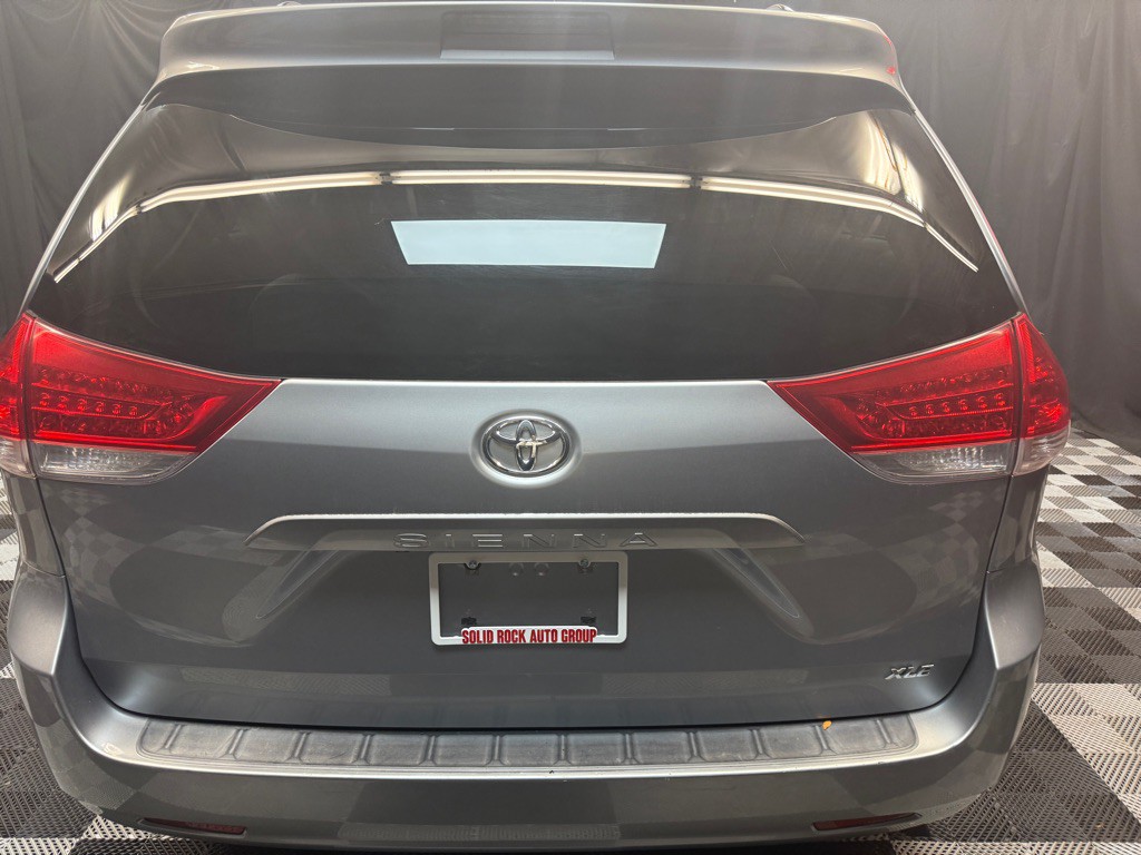 2013 Toyota Sienna Image 6