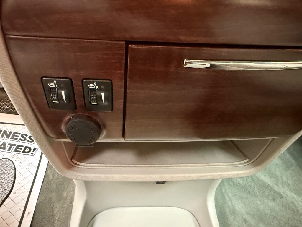 2013 Toyota Sienna Image 11