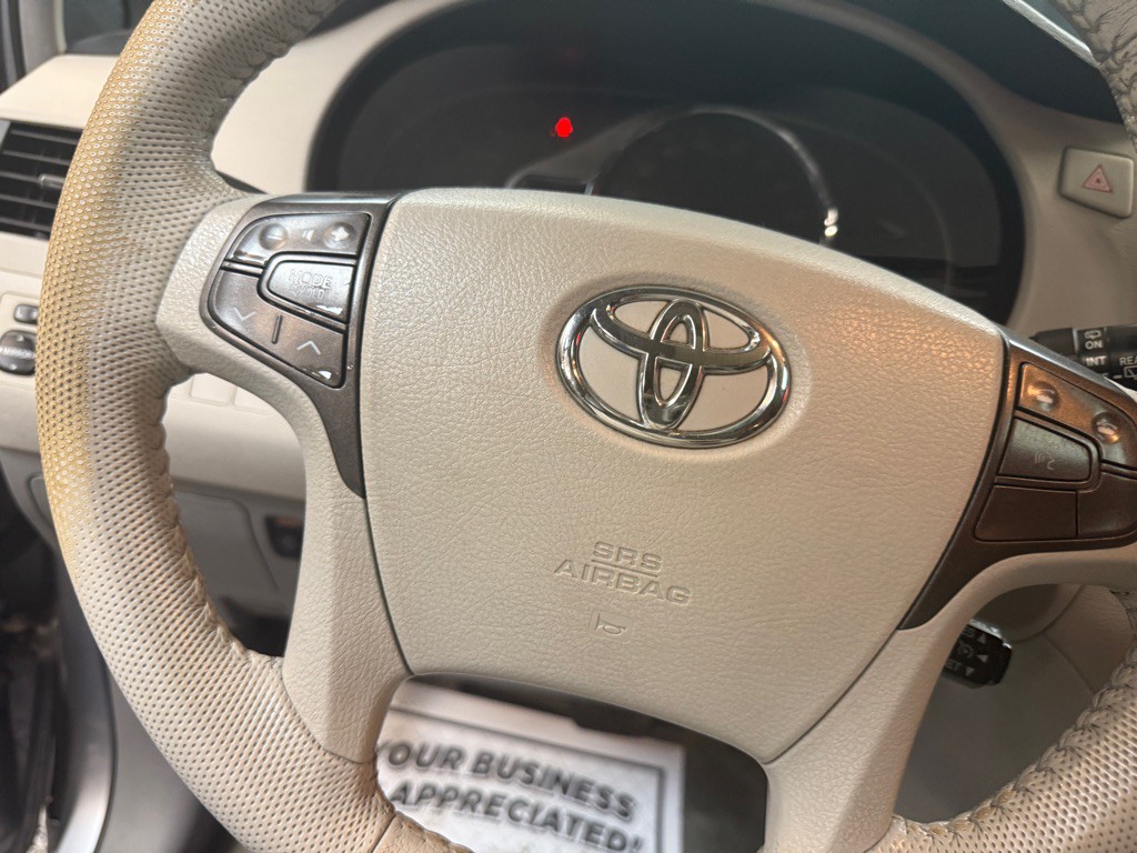 2013 Toyota Sienna Image 14